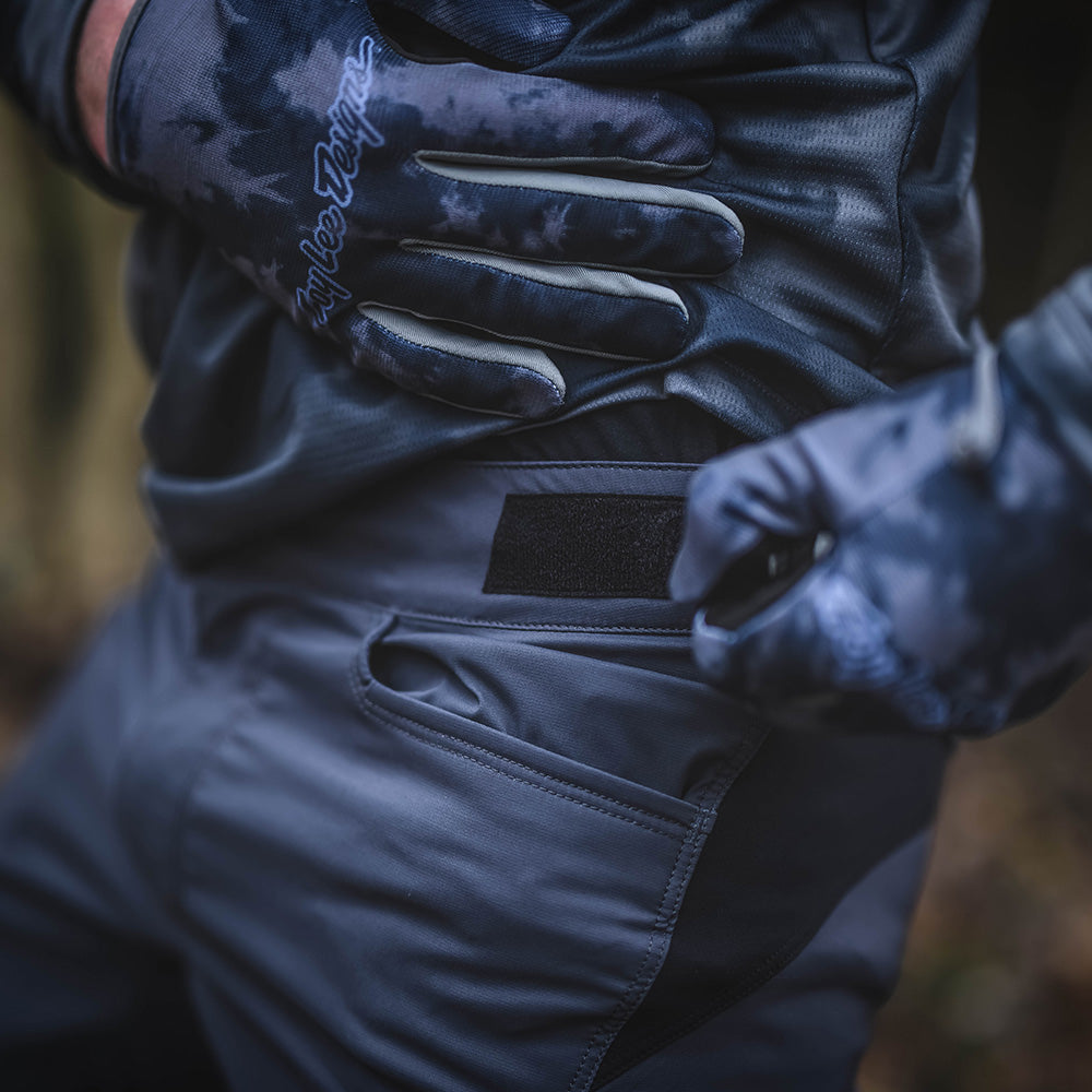 FLOWLINE GLOVE PLOT CHARCOAL